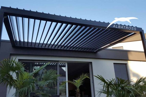 Aluminum movable roof feature