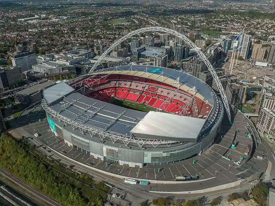 سقف متحرک Wembley Stadium