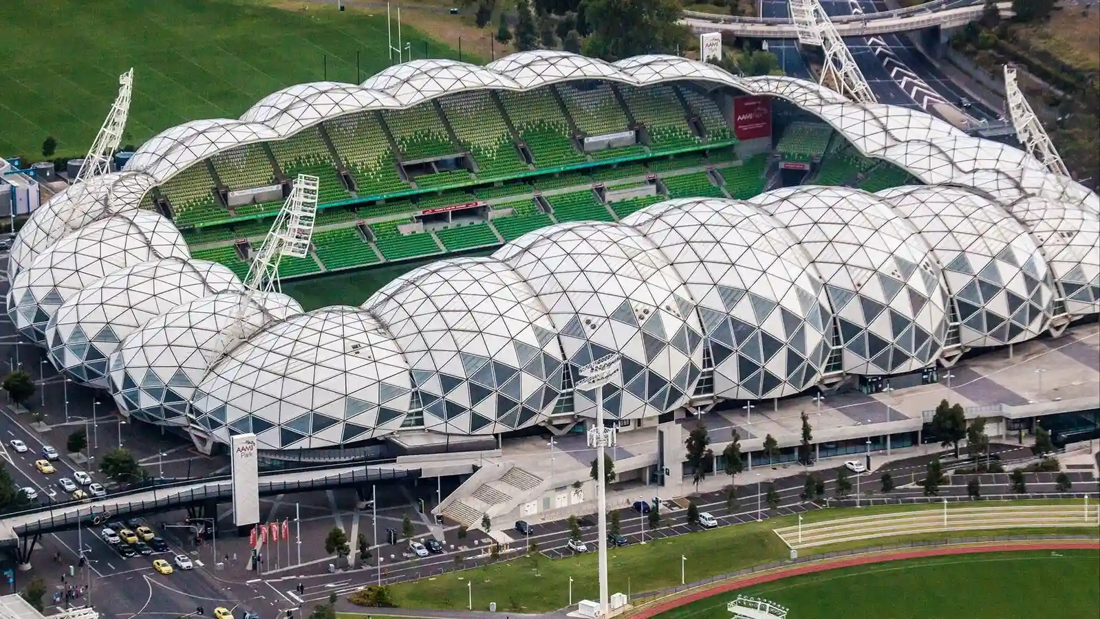 سقف جمع‌شونده استادیوم AAMI Park – ملبورن، استرالیا
