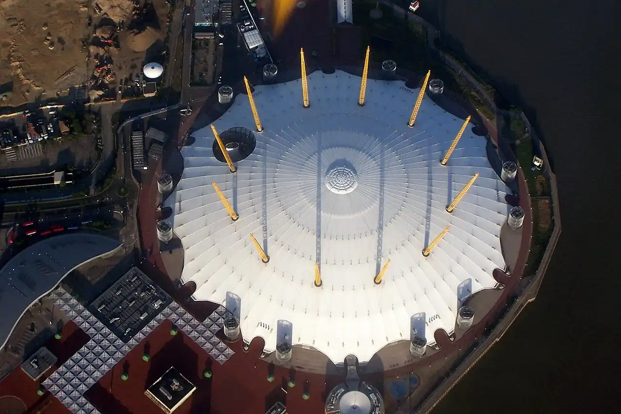 سقف جمع‌شونده گنبد O2 Millennium Dome